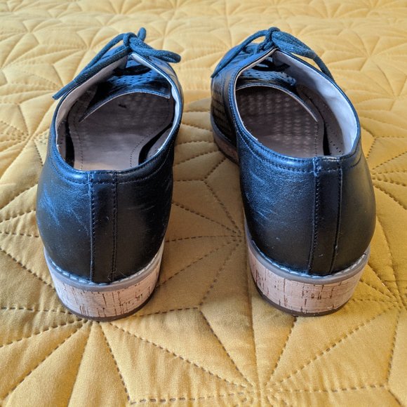 14th & Union Women's Brook Leather Oxfords - Picture 5 of 8